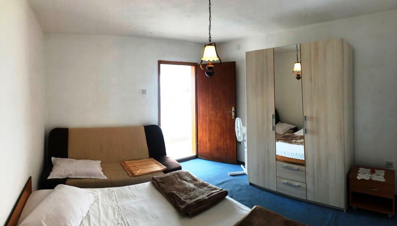 פודסטראנה Apartmani Zorka מראה חיצוני תמונה